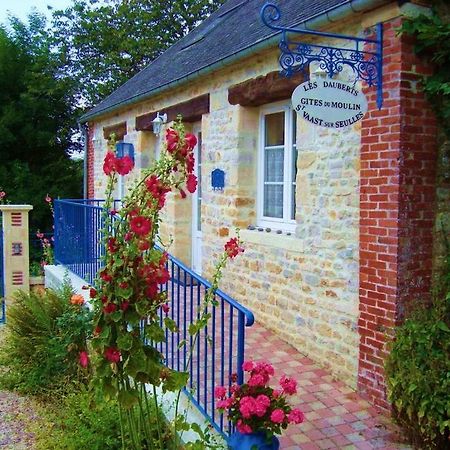 Gite Le Moulin Saint-Vaast-sur-Seulles Buitenkant foto
